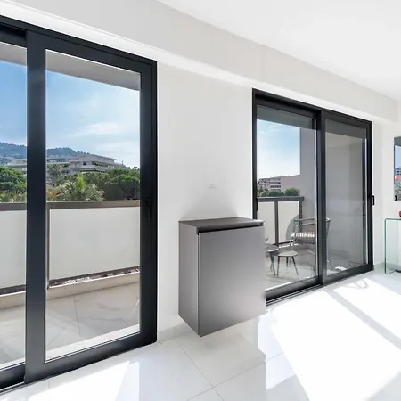 1-br With Balcony Rue Dantibes
