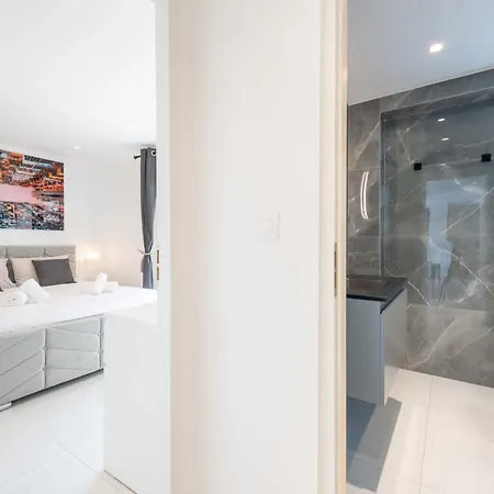 1-br With Balcony Rue D'antibes