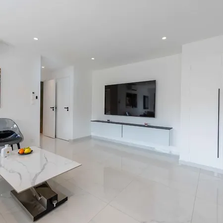 Apartman 1-br With Balcony Rue D'antibes